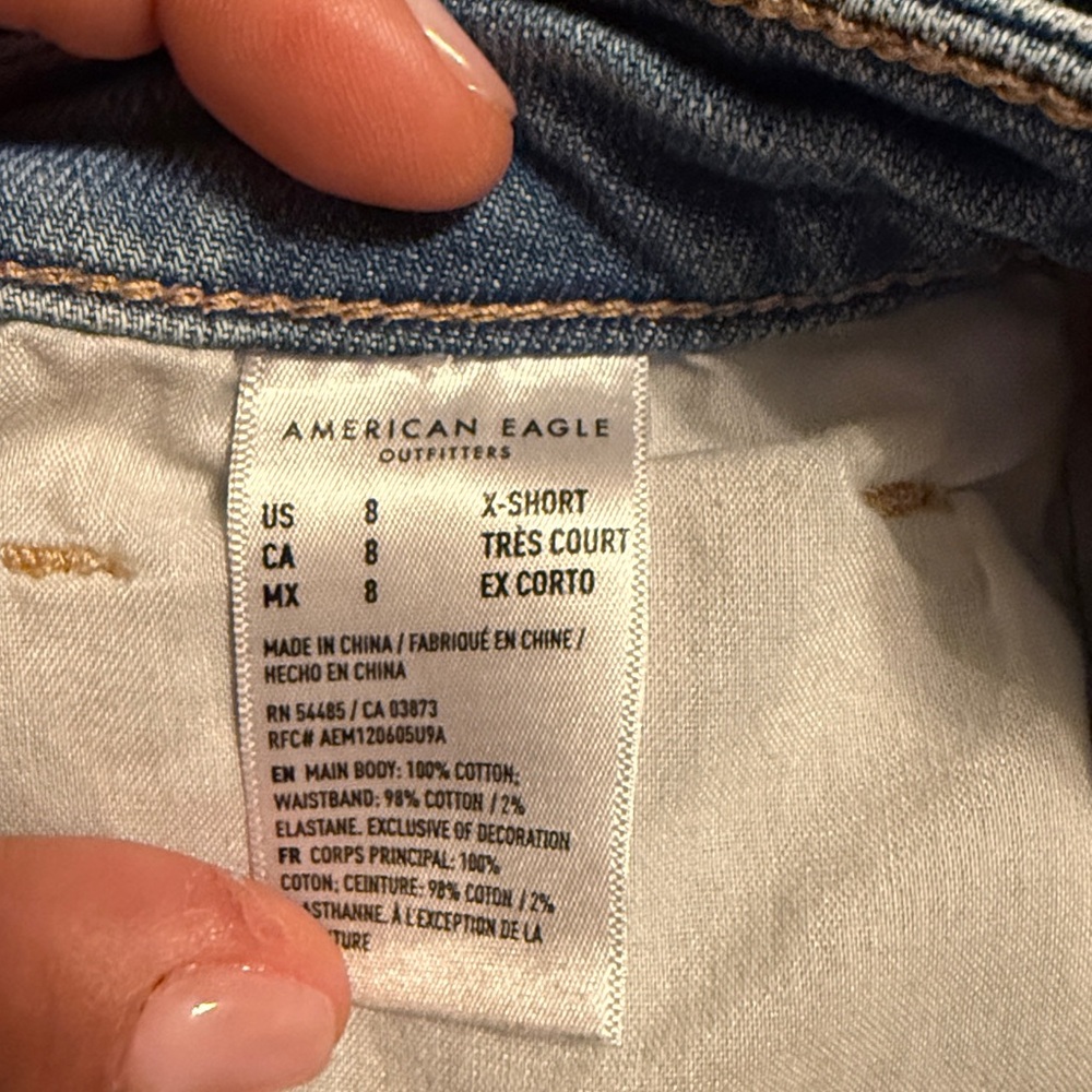 American Eagle Distressed Blue Jeans size 8 extra short - Picture 3 of 3